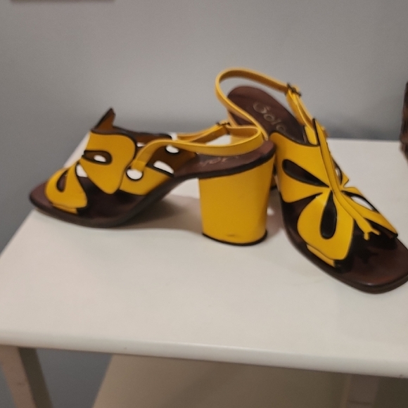 Vintage Yellow and Brown Women's Sandals - Picture 2 of 11